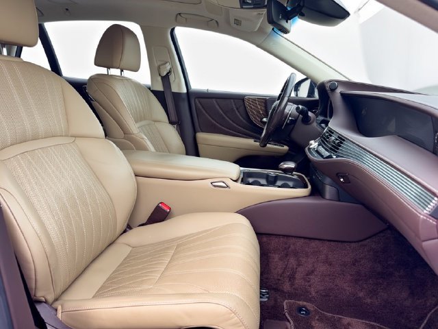Used 2018 Lexus LS 500 w/ Interior Upgrade Package RWD image 30