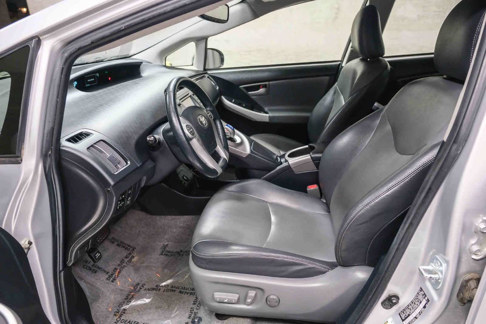 Used 2015 Toyota Prius Five FWD image 25