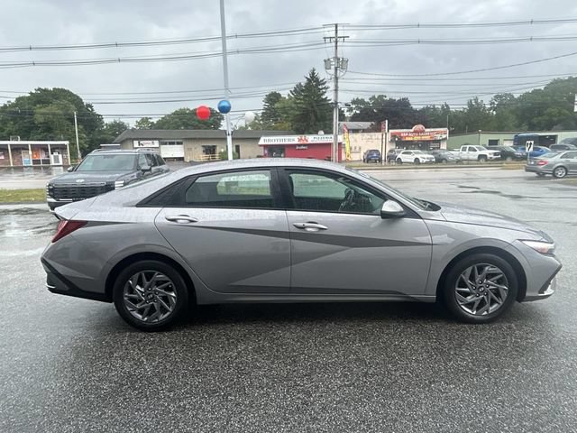 Certified 2024 Hyundai Elantra SEL FWD image 2