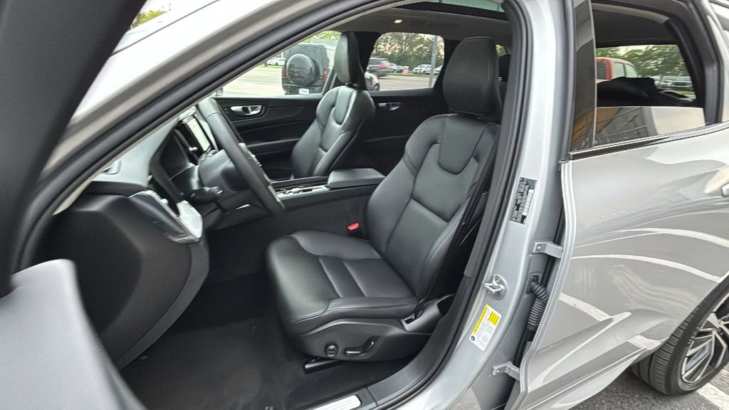 Certified 2025 Volvo XC60 B5 Plus AWD/4WD image 25