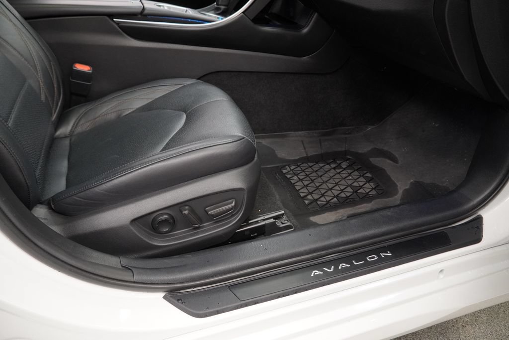 Used 2021 Toyota Avalon Limited w/ Advanced Safety Package FWD image 52