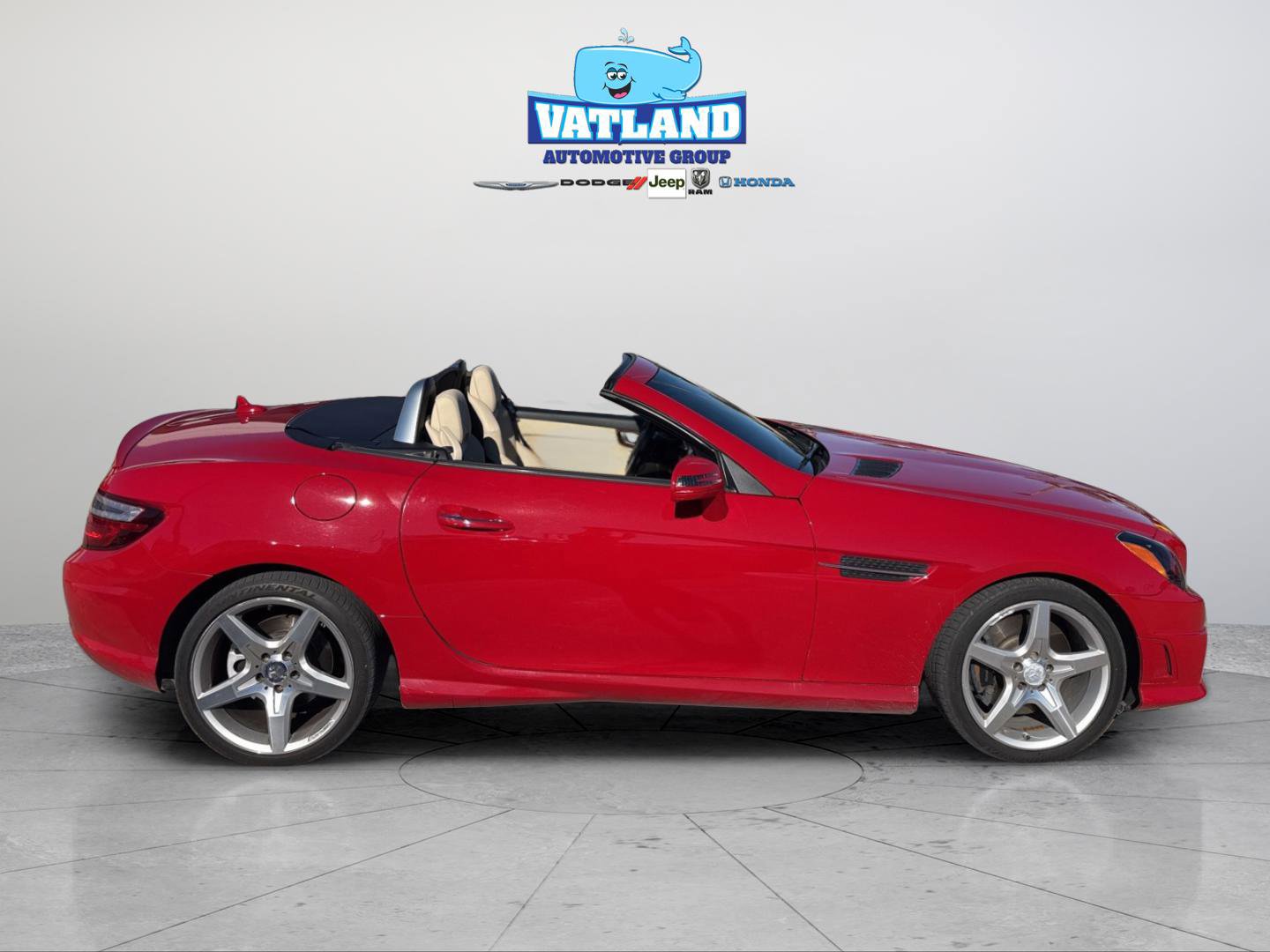 Used 2015 Mercedes-Benz SLK 250 w/ Premium Package image 4