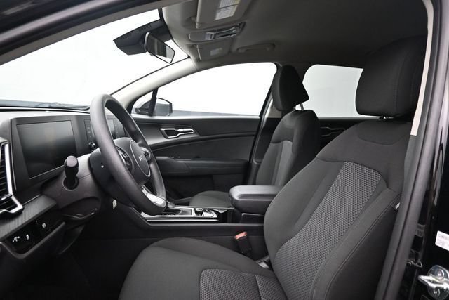 Used 2025 Kia Sportage LX AWD/4WD image 14