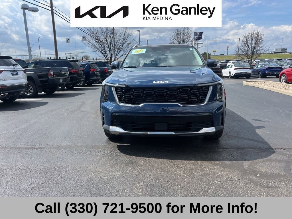 Certified 2025 Kia Sorento S w/ Panoramic Sunroof Package image 4