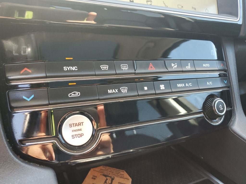 Used 2019 Jaguar F-PACE Premium AWD/4WD image 32