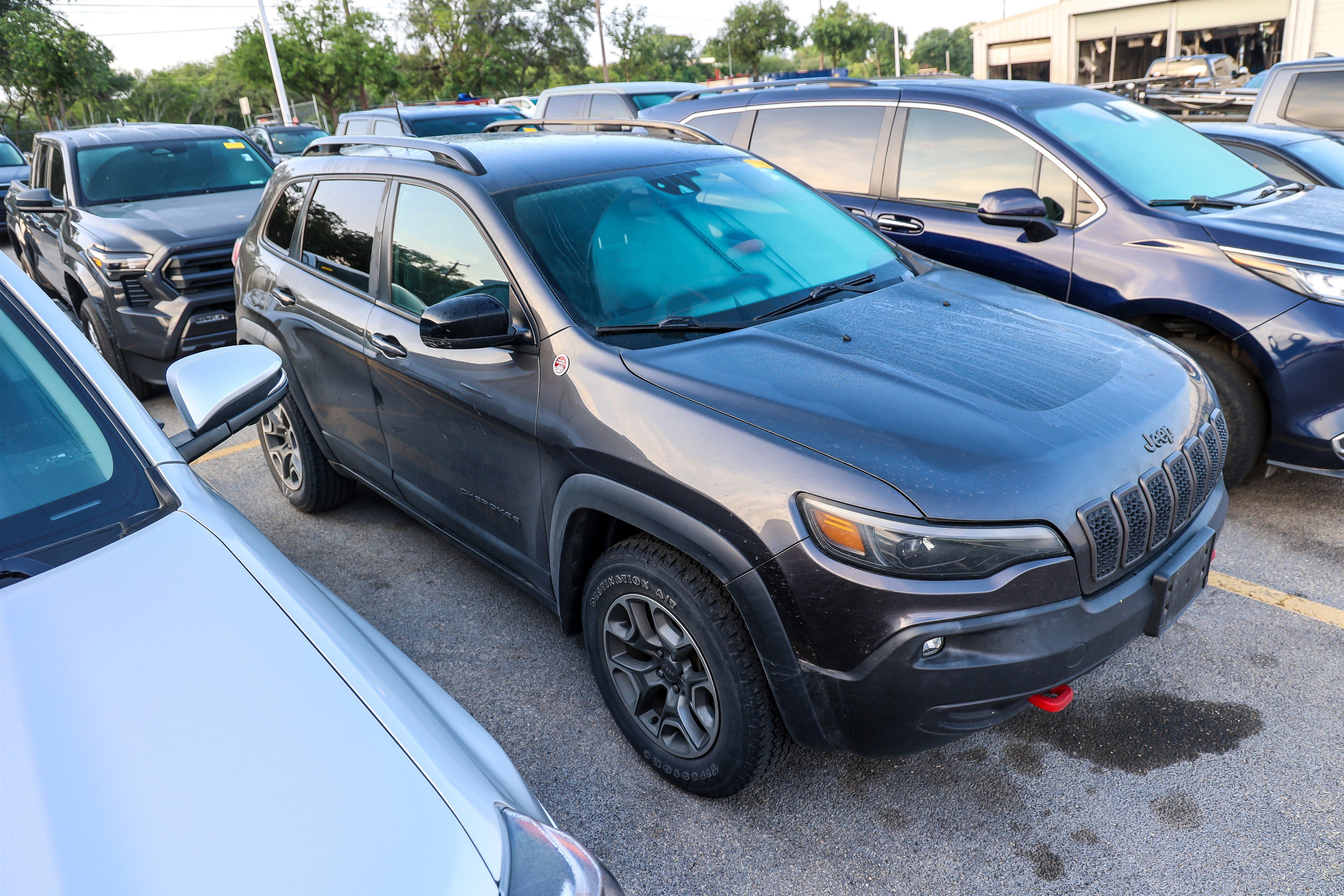Used 2022 Jeep Cherokee Trailhawk AWD/4WD image 10