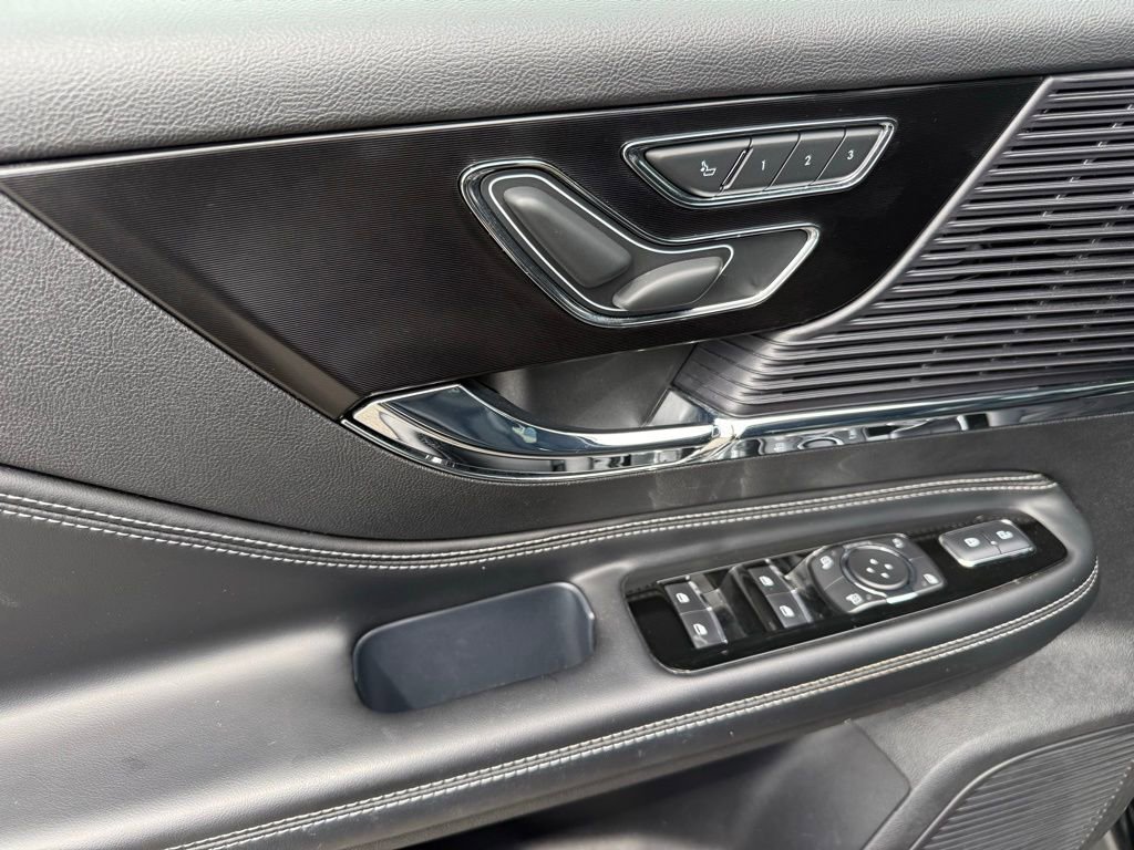 Used 2021 Lincoln Corsair AWD image 16