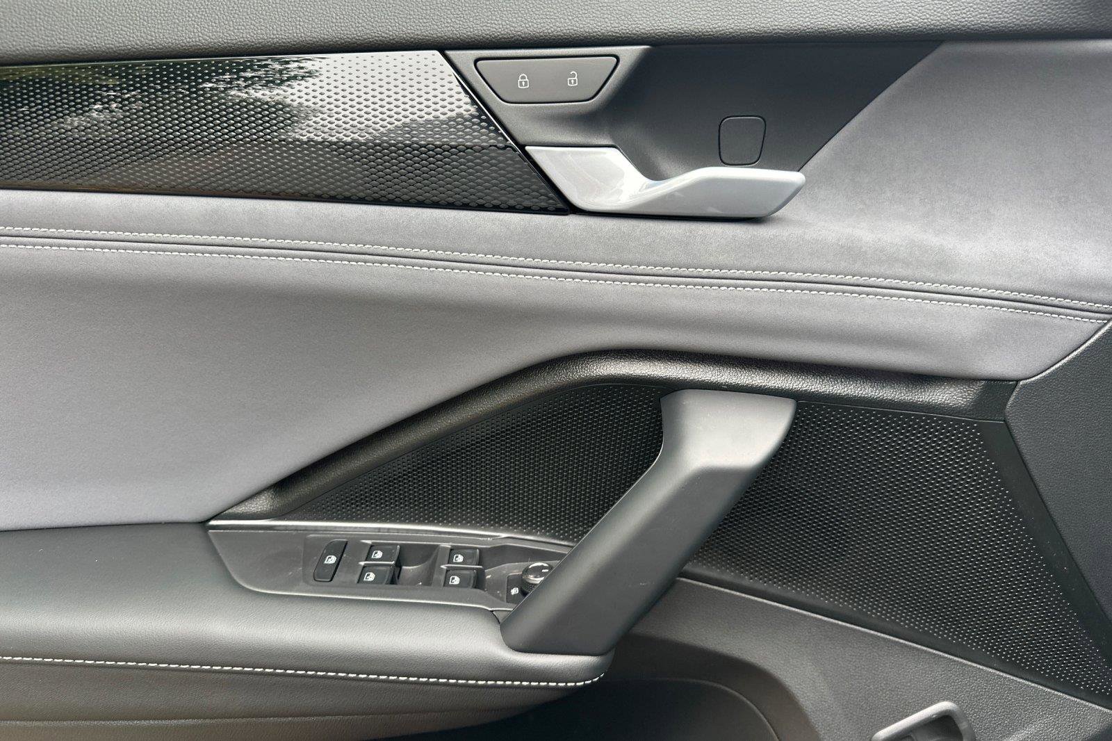 New 2026 Volkswagen Tiguan SE image 10