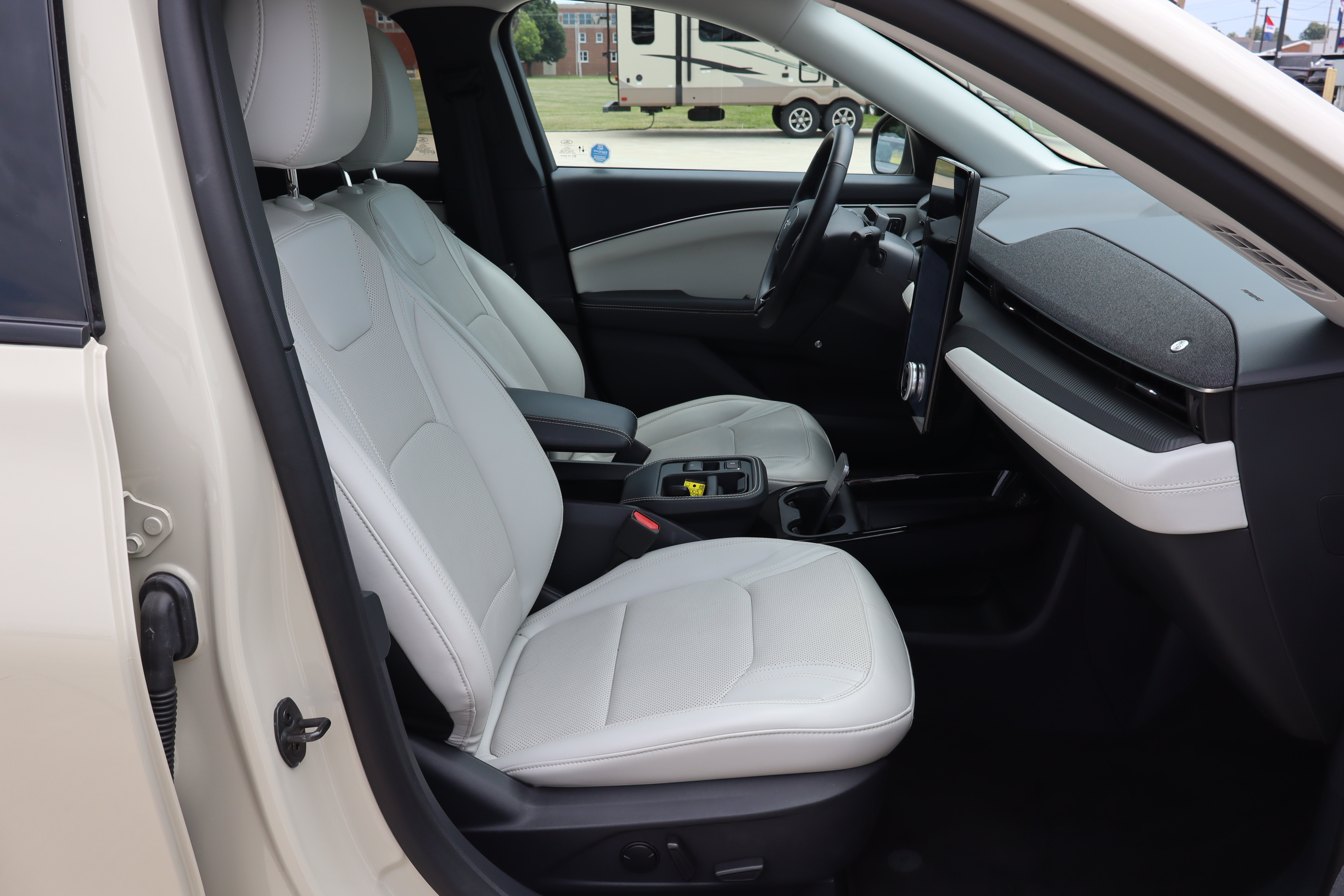 Used 2025 Ford Mustang Mach-E Premium AWD/4WD image 12