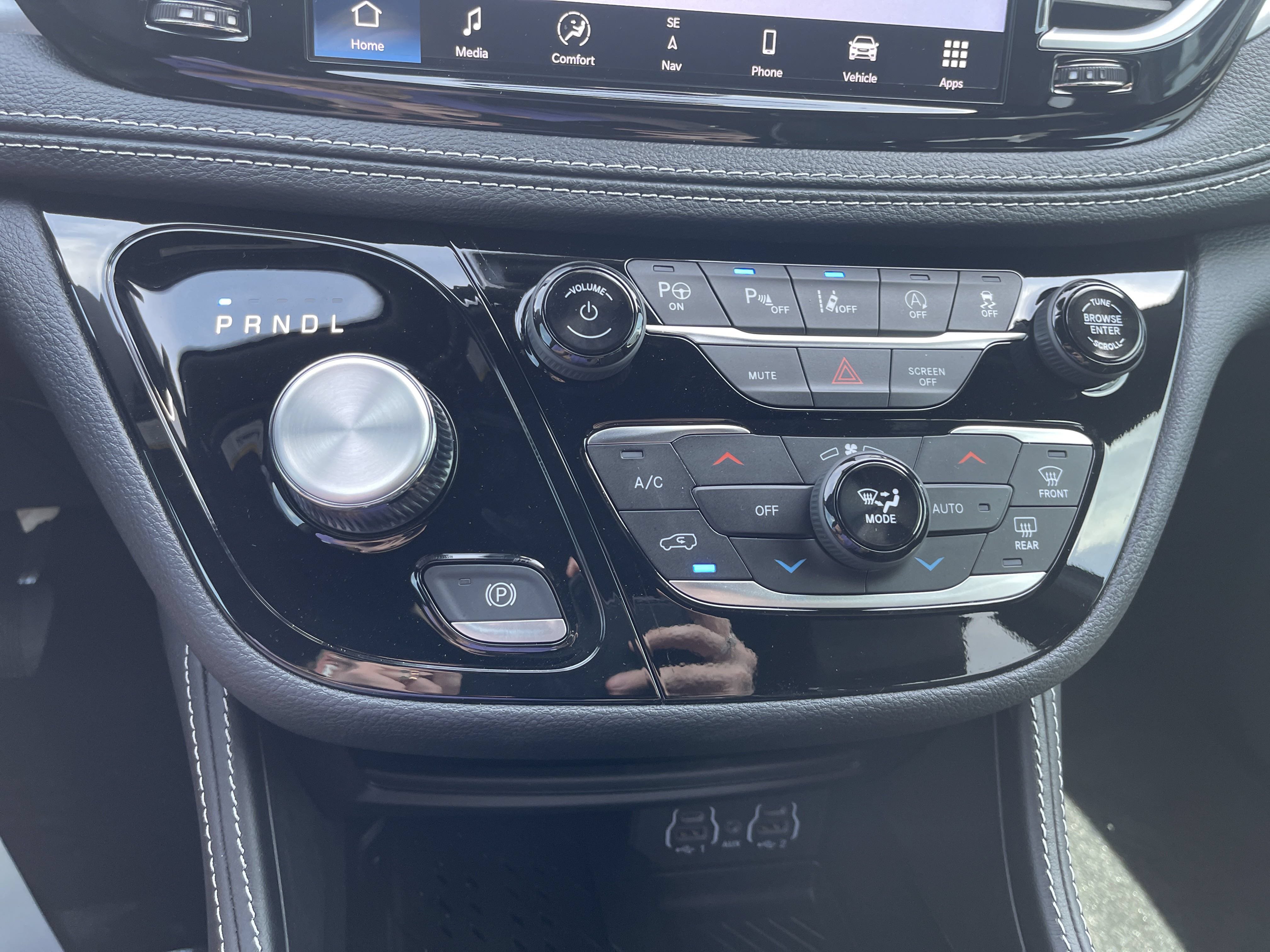 New 2025 Chrysler Pacifica Limited FWD image 27