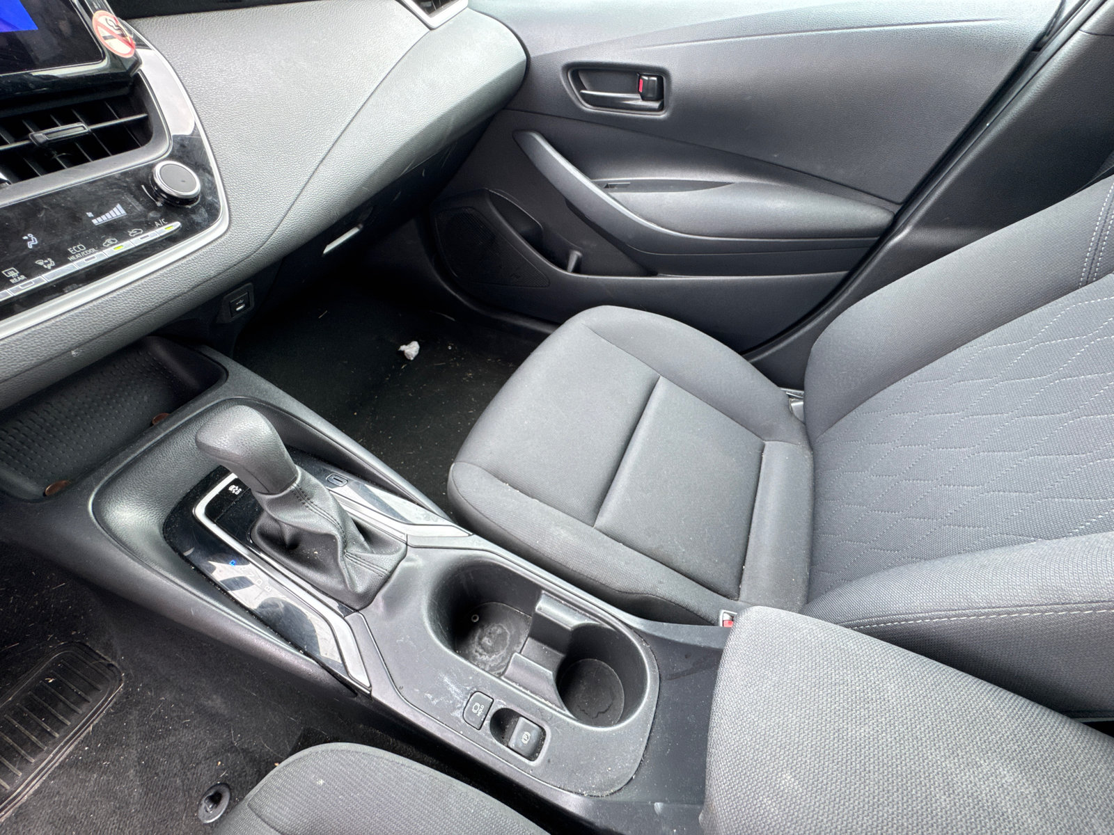 Used 2024 Toyota Corolla LE FWD image 24