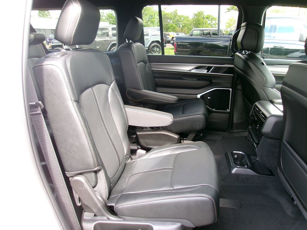 New 2026 Jeep Grand Wagoneer L 4WD image 9