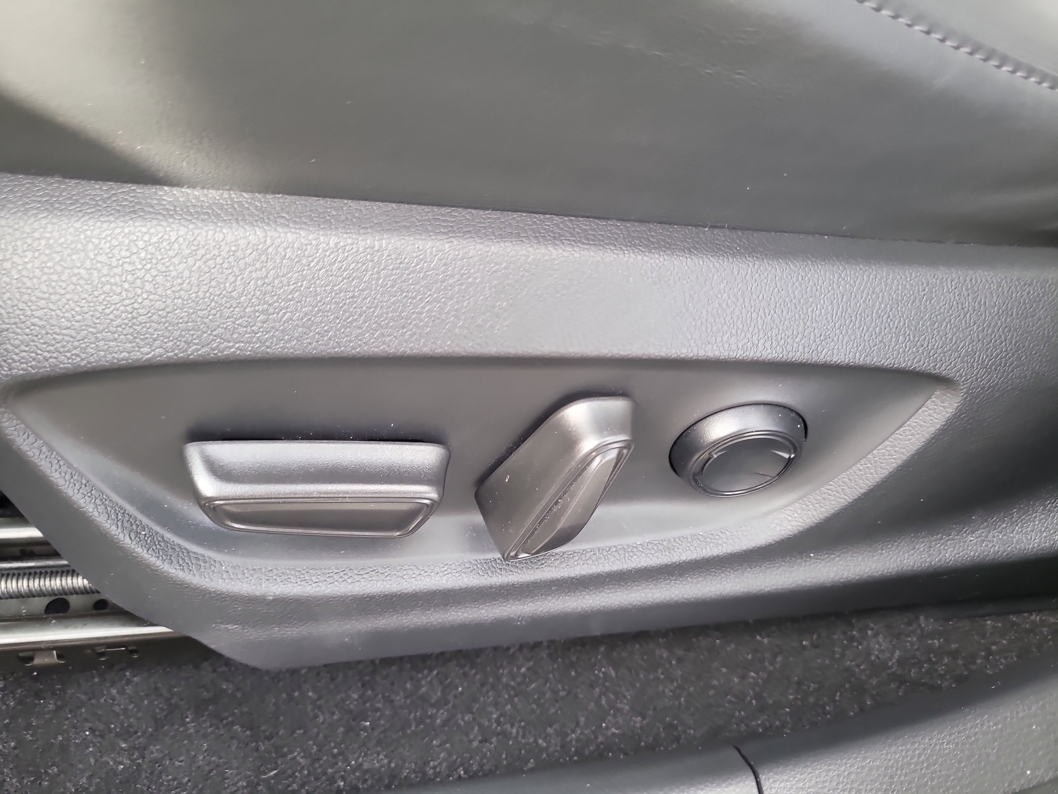 Certified 2023 Toyota Crown Limited image 20