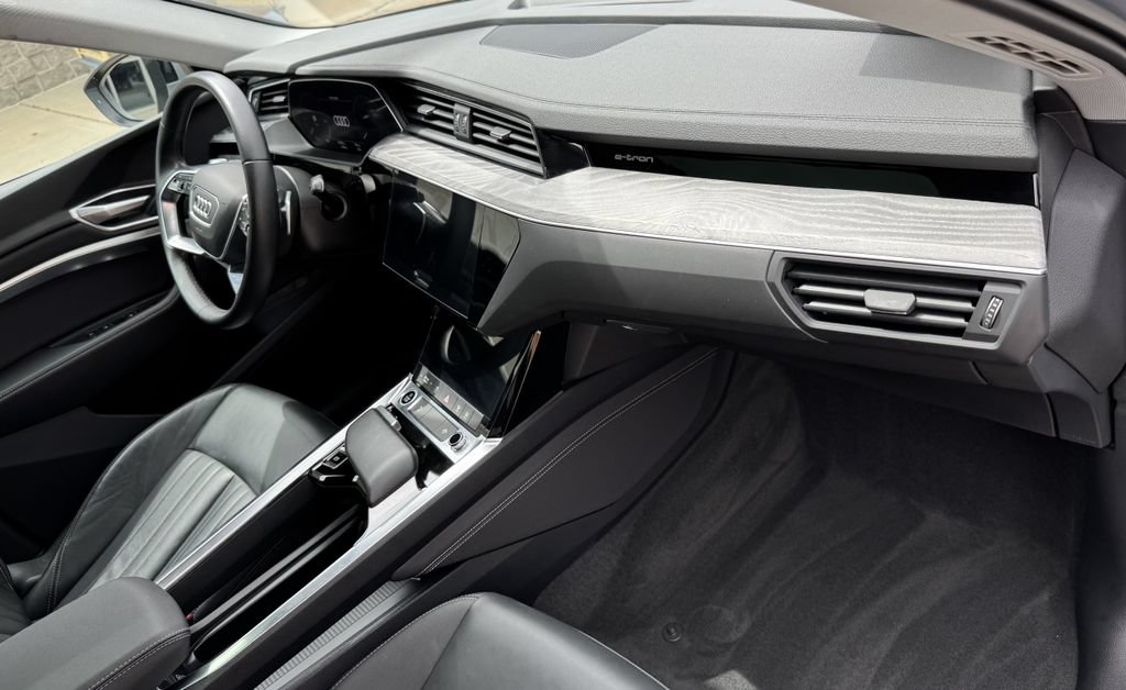 Used 2022 Audi e-tron Premium w/ Convenience Plus Package AWD/4WD image 29