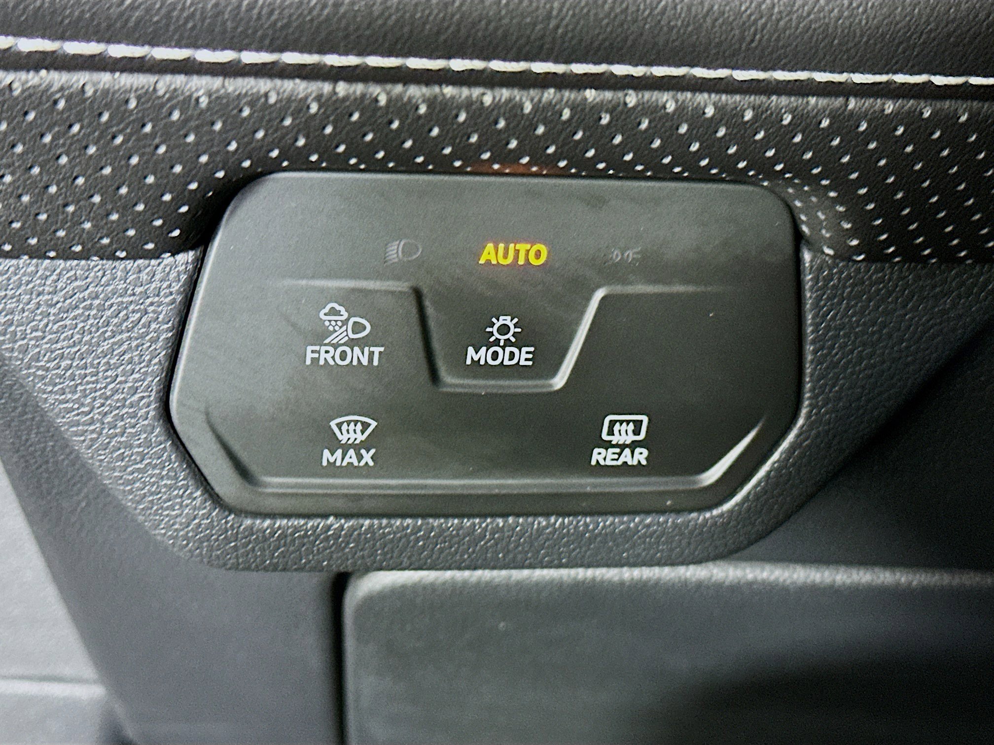 Used 2025 Volkswagen Atlas Cross Sport SE image 17