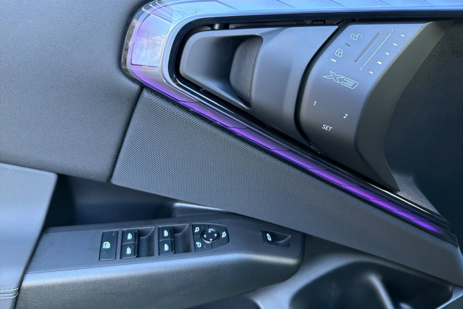 Used 2025 BMW X3 xDrive30i w/ Premium Package image 12