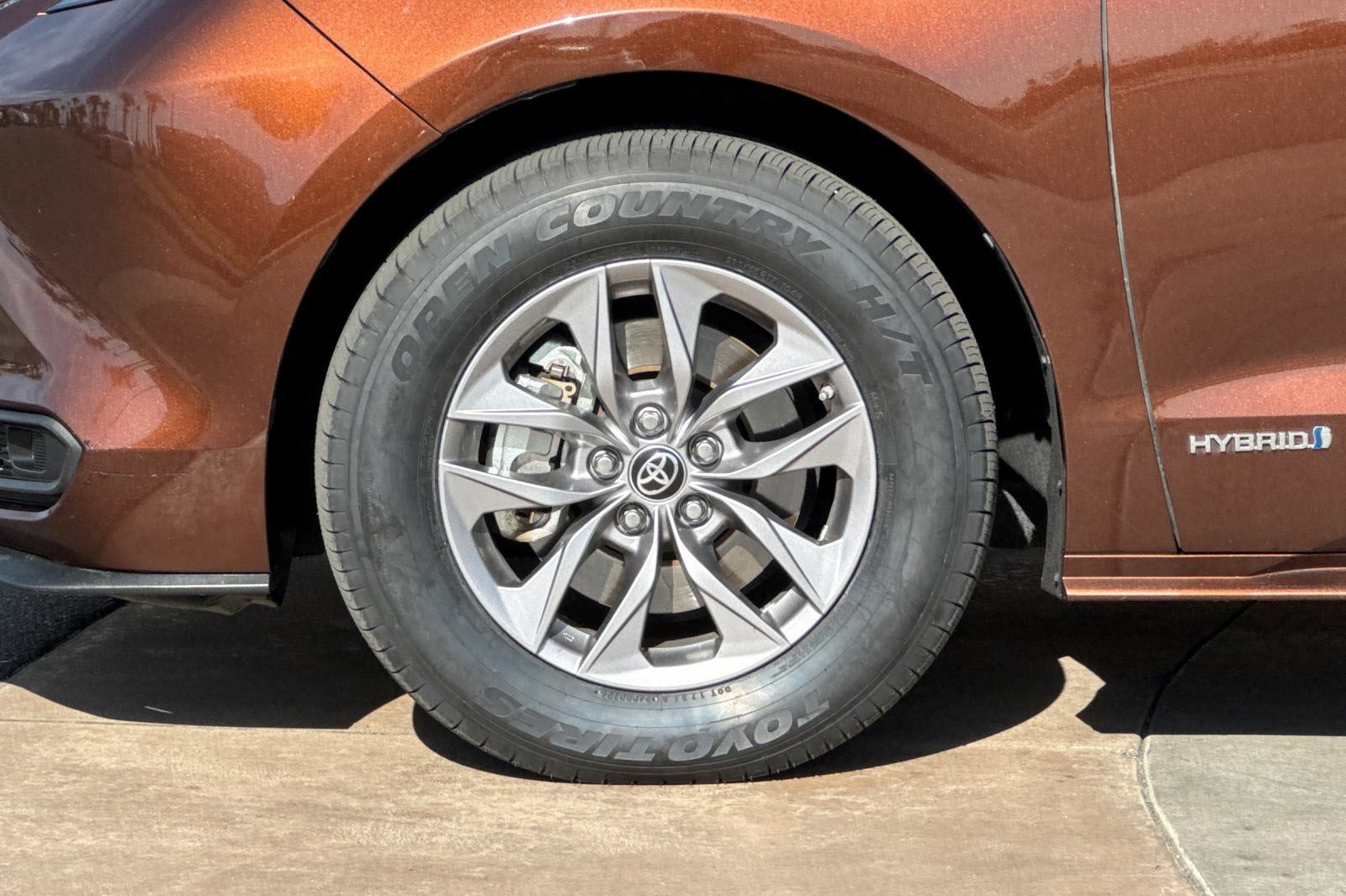 Used 2021 Toyota Sienna LE AWD/4WD image 28