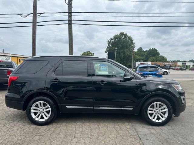 Used 2017 Ford Explorer XLT w/ Equipment Group 202A image 9