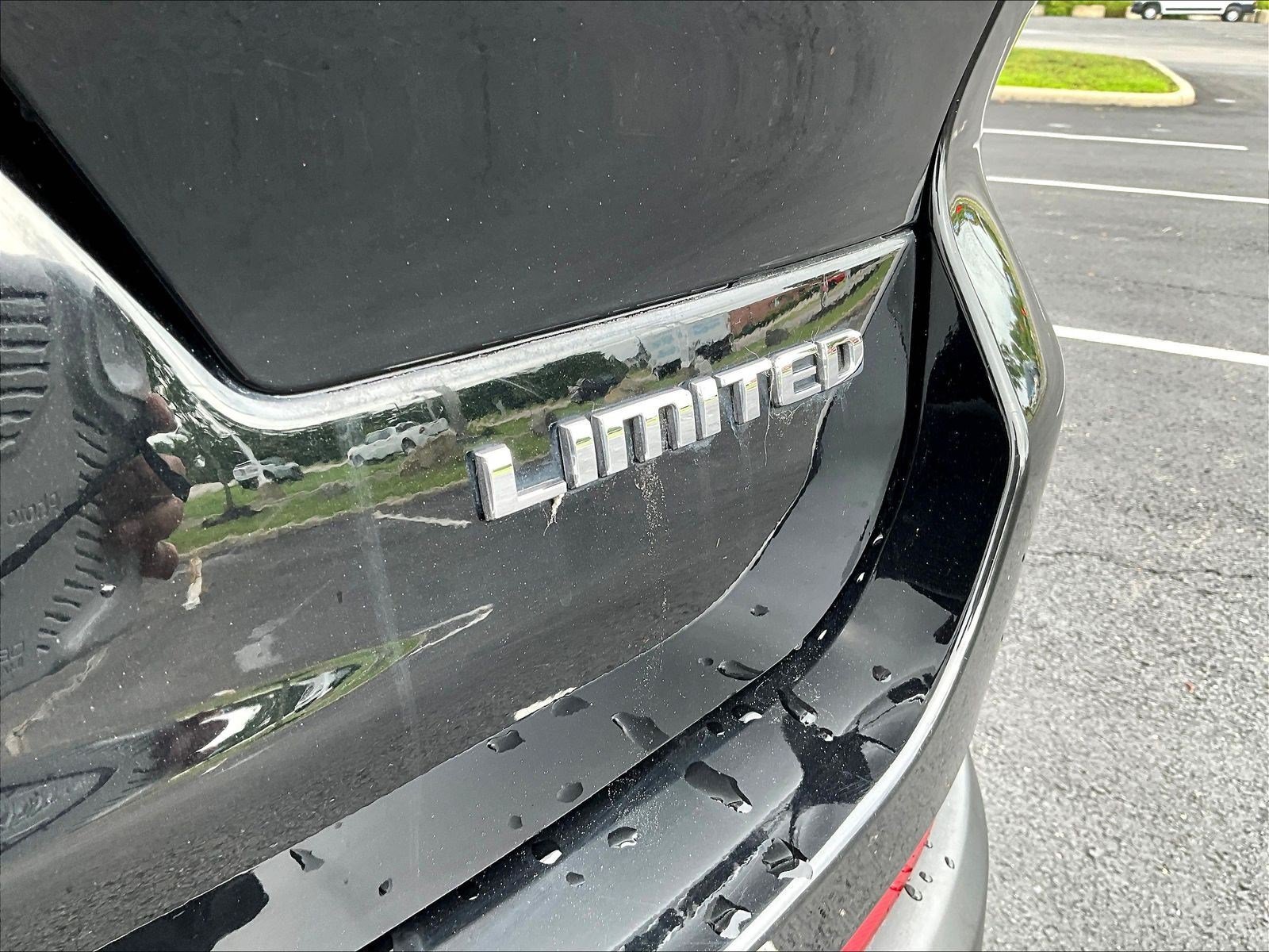 Used 2023 Jeep Grand Cherokee L Limited AWD/4WD image 24