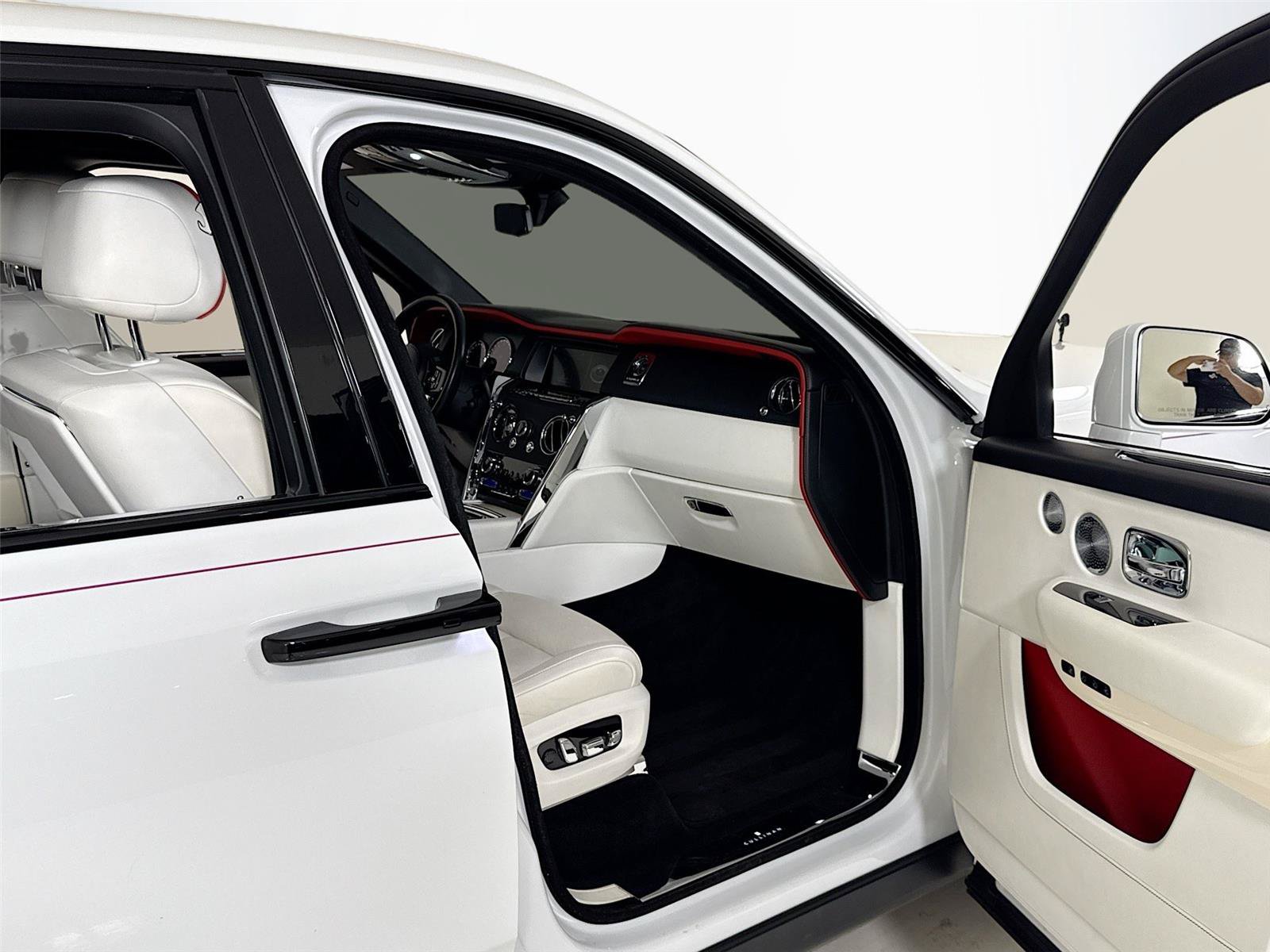 Used 2021 Rolls-Royce Cullinan AWD/4WD image 37