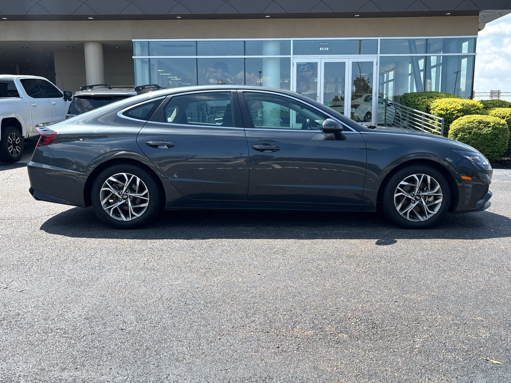 Used 2023 Hyundai Sonata SEL w/ Preferred Accessory Package FWD image 4