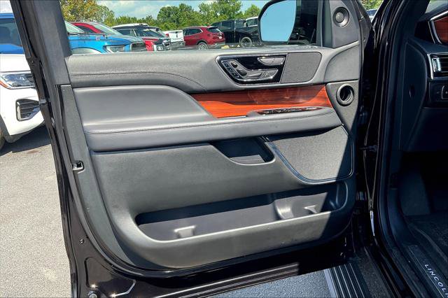 Used 2024 Lincoln Navigator Reserve w/ Monochromatic Package image 17