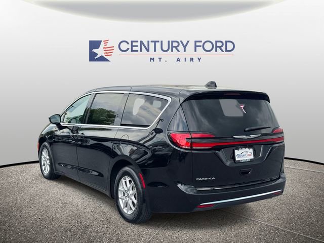 Used 2025 Chrysler Pacifica Select FWD image 4