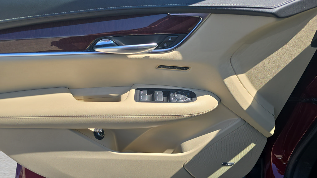 Used 2017 Cadillac XT5 Luxury FWD image 16