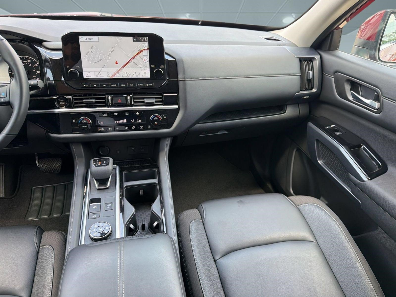 Used 2025 Nissan Pathfinder SL AWD/4WD image 29
