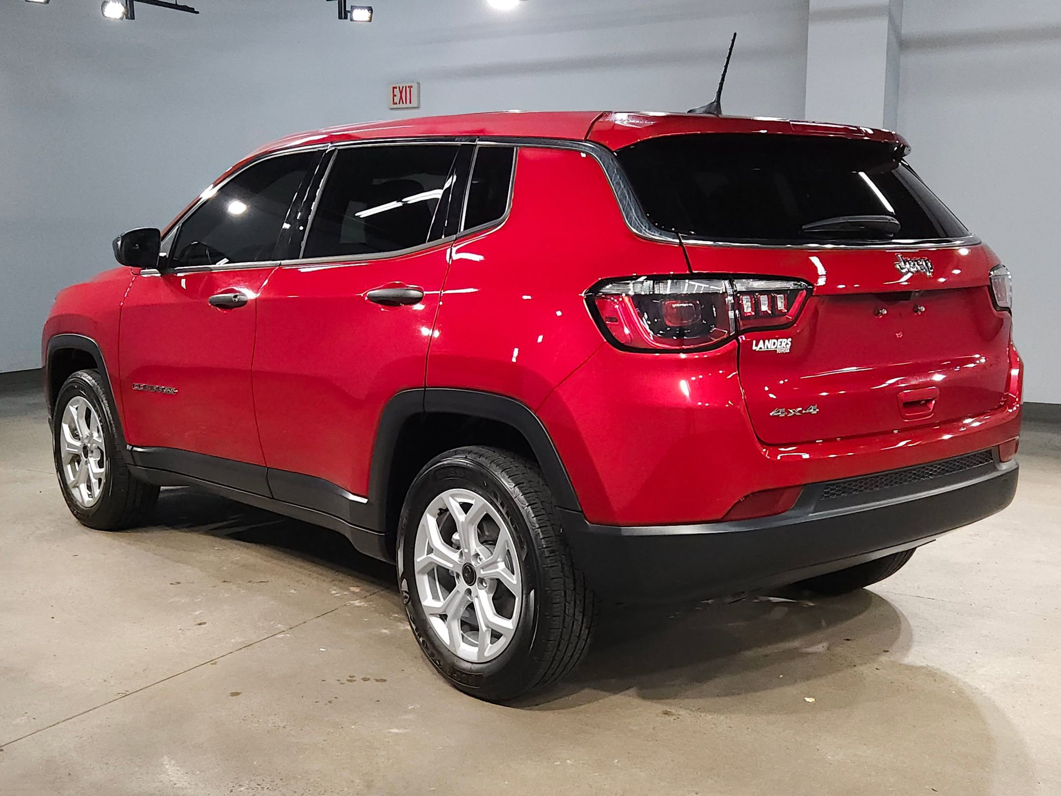 Used 2025 Jeep Compass Sport image 5