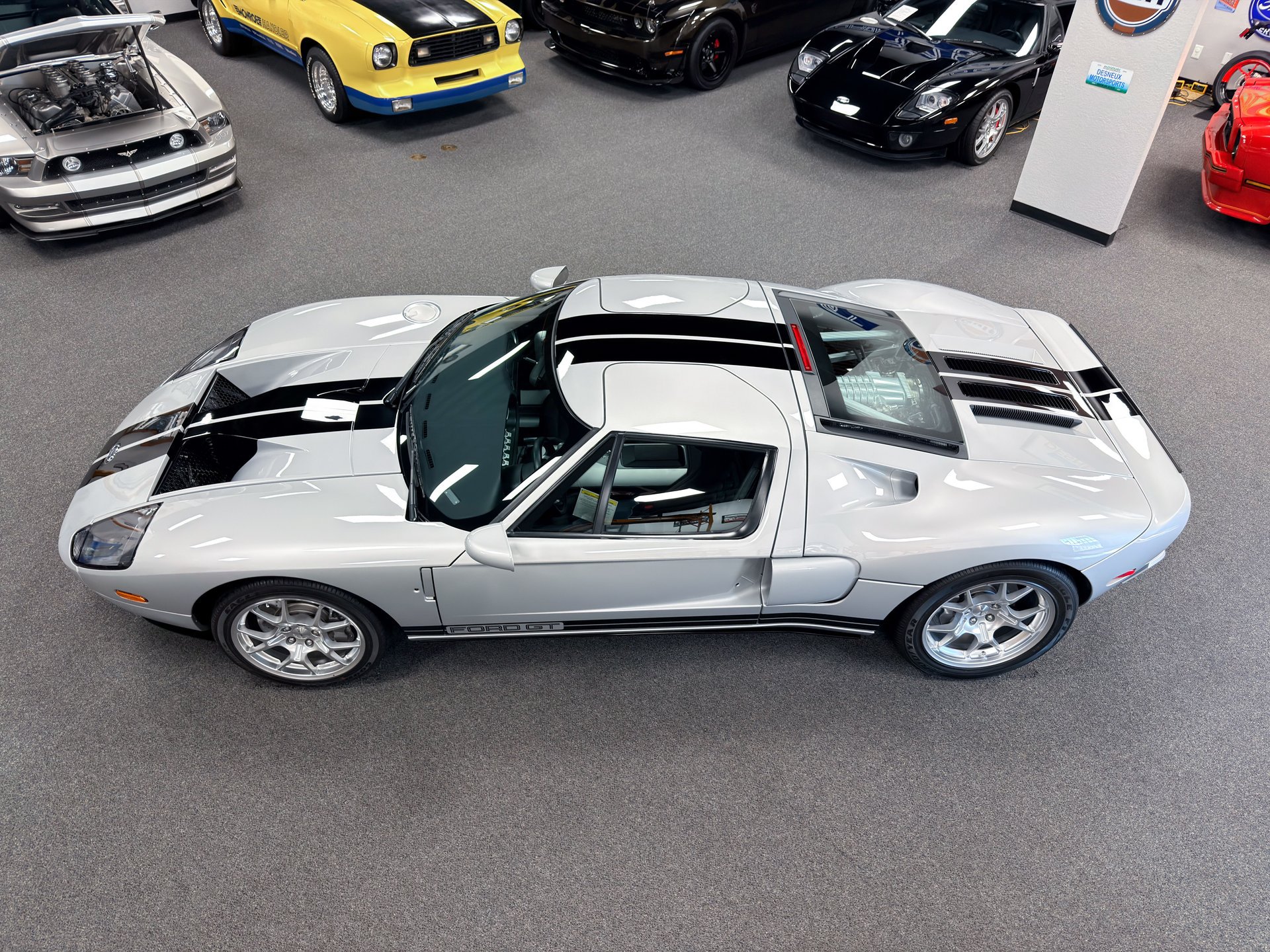 Used 2005 Ford GT RWD image 9