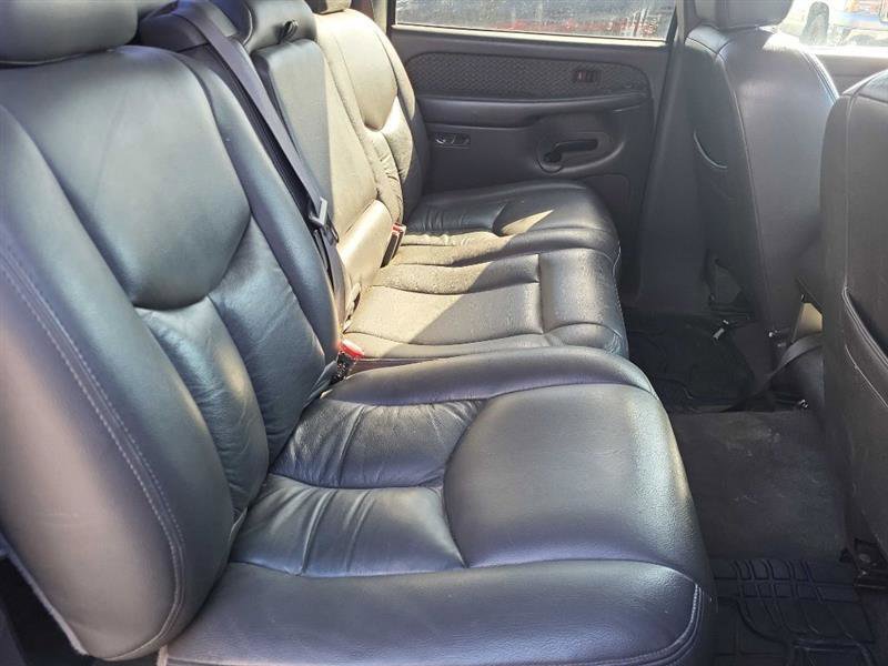 Used 2004 Chevrolet Avalanche 4x4 image 11