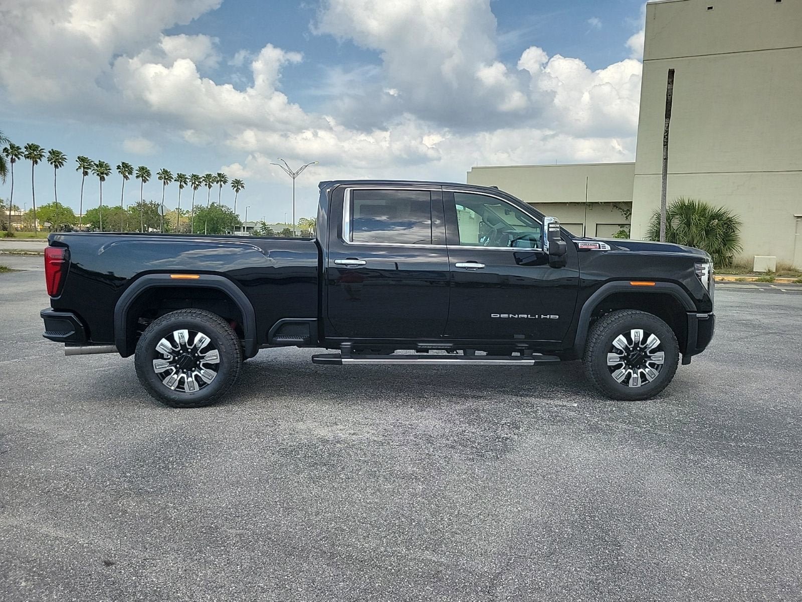 New 2026 GMC Sierra 2500 Denali w/ Denali Reserve Package AWD/4WD image 4