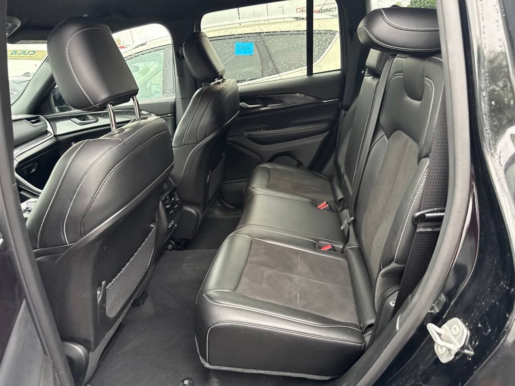 Used 2023 Jeep Grand Cherokee Altitude AWD/4WD image 10