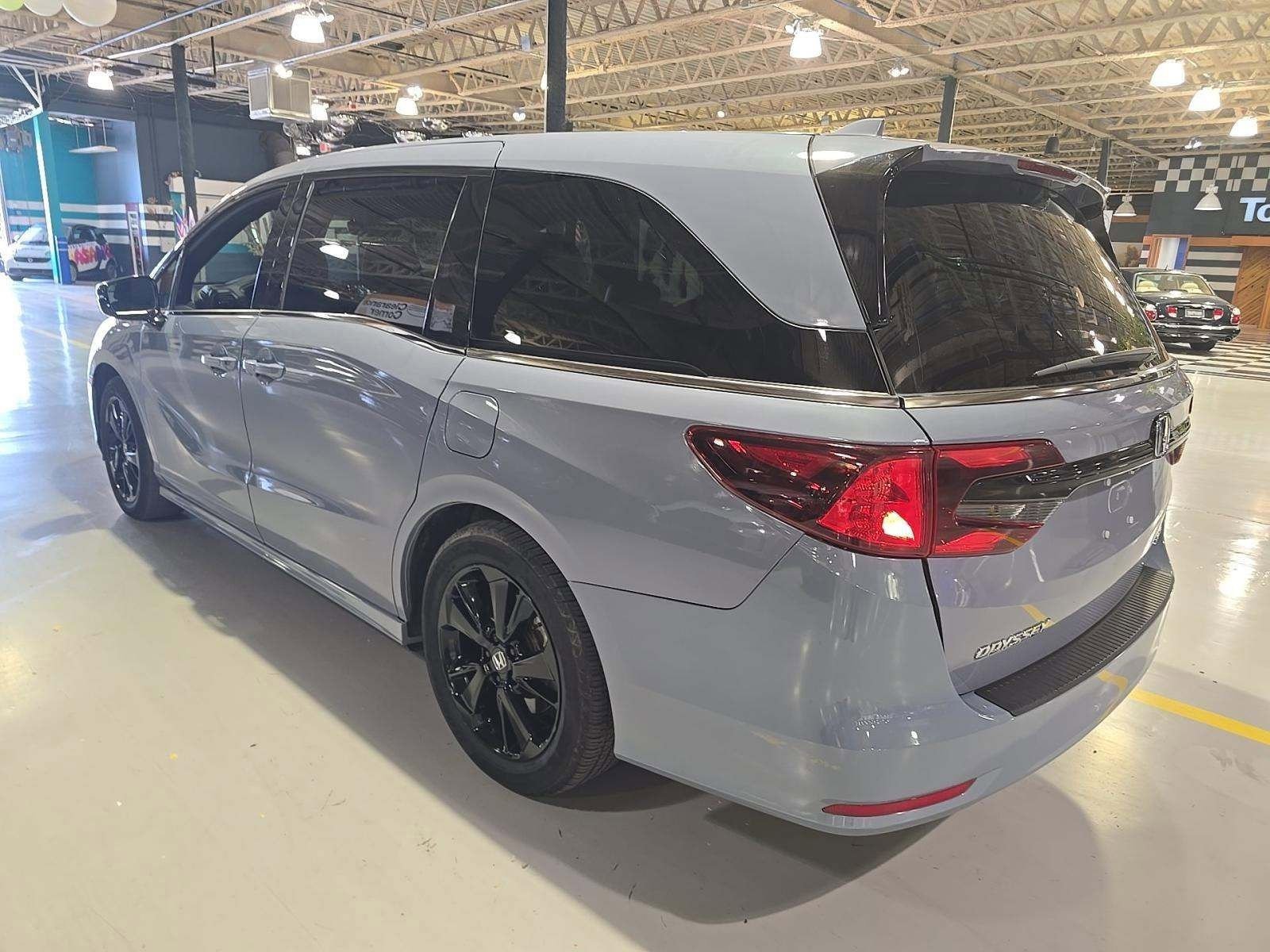 Used 2023 Honda Odyssey Sport image 2