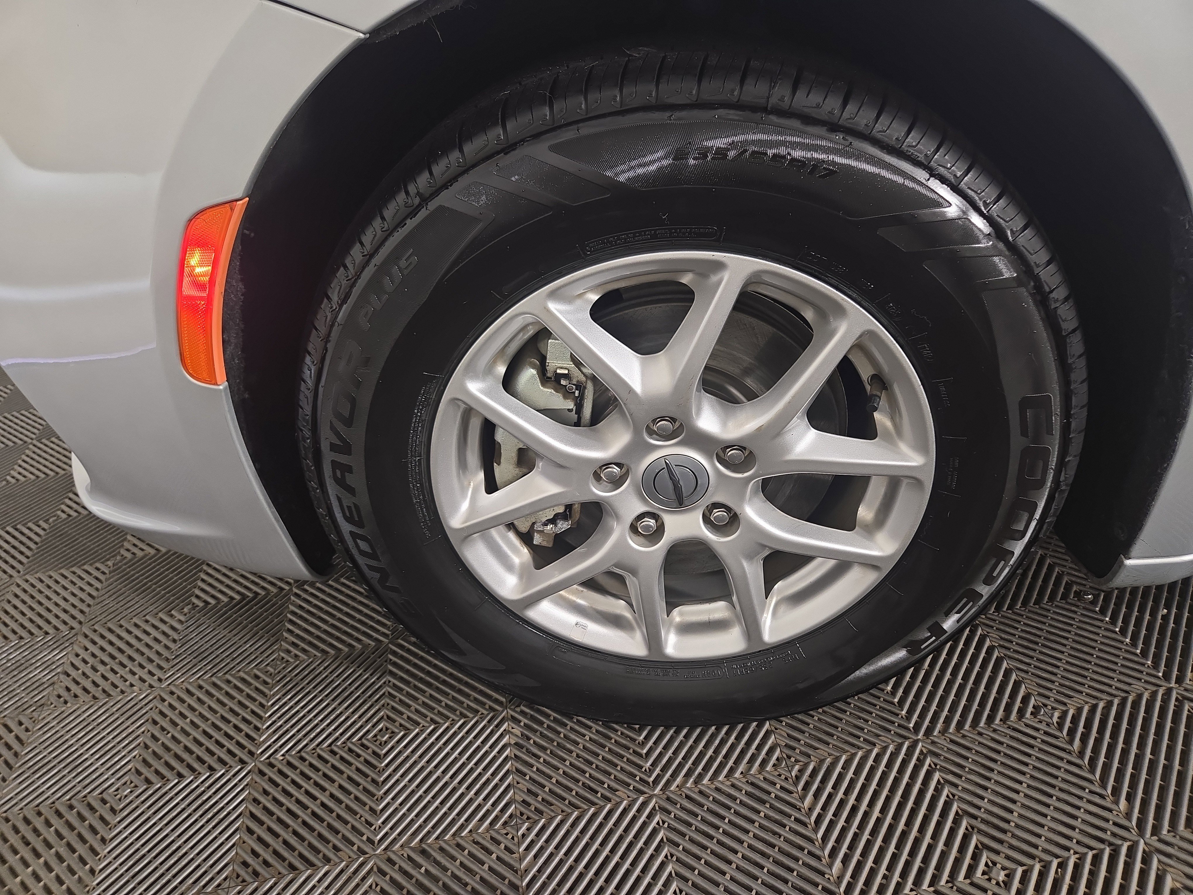 Used 2024 Chrysler Pacifica Touring-L image 34