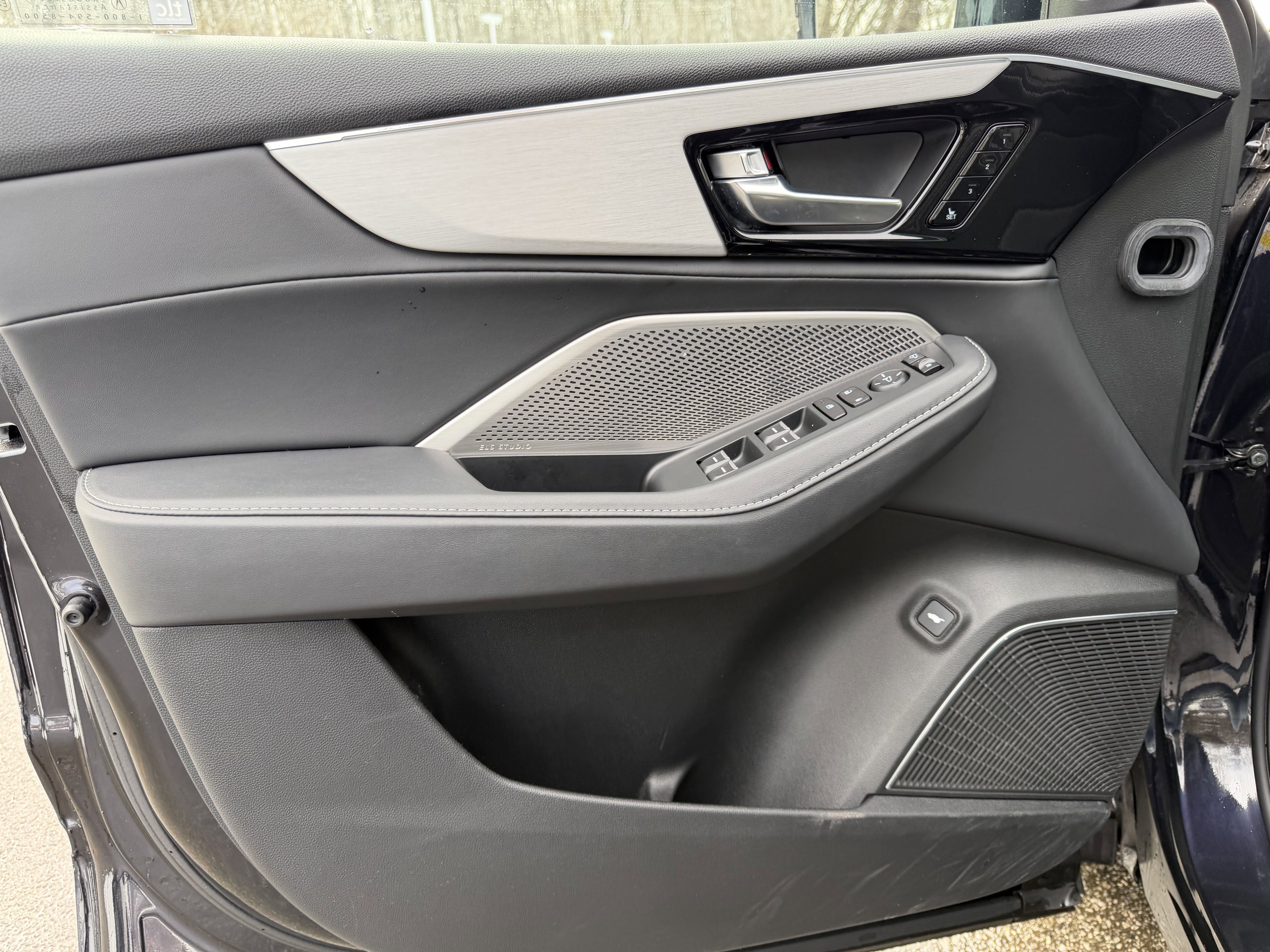 Used 2023 Acura MDX SH-AWD w/ Technology Package image 13