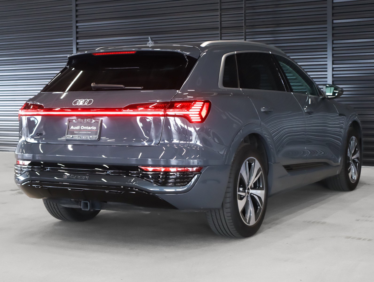 Used 2024 Audi Q8 e-tron Prestige image 16