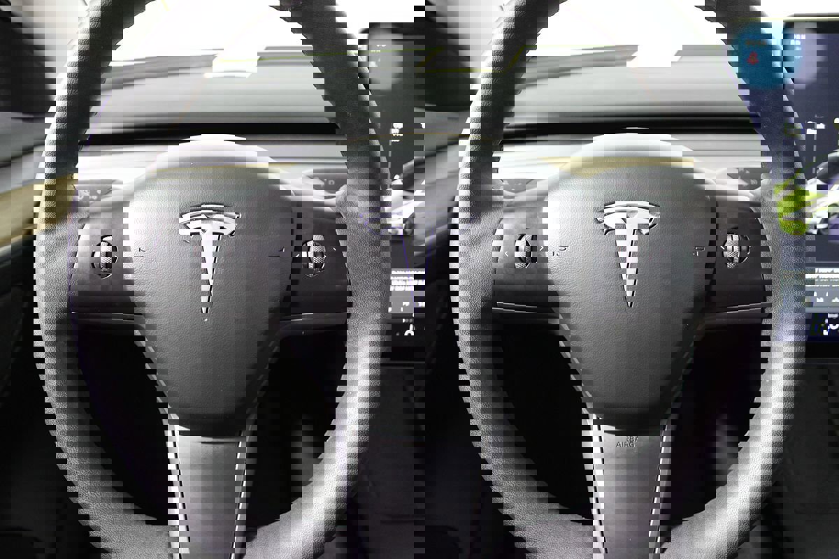 Used 2021 Tesla Model 3 Standard Range Plus image 13