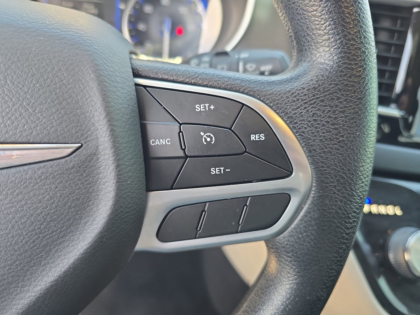 Used 2020 Chrysler Pacifica Touring image 22