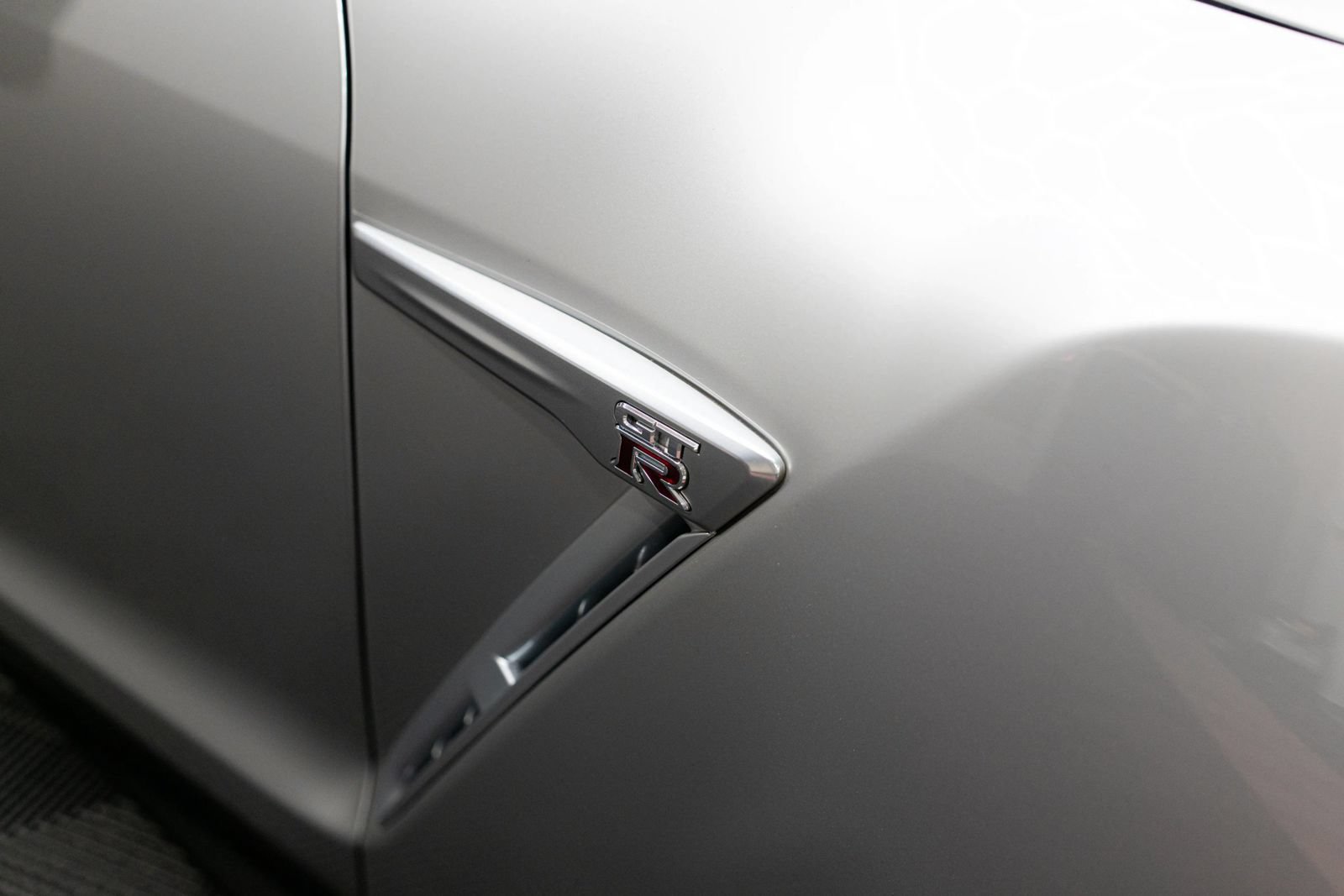 Used 2024 Nissan GT-R Premium w/ Floor Mat Package AWD/4WD image 6