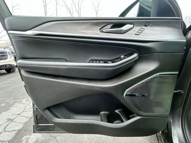 Used 2022 Jeep Grand Cherokee L Overland w/ Advanced Protech Group III image 23