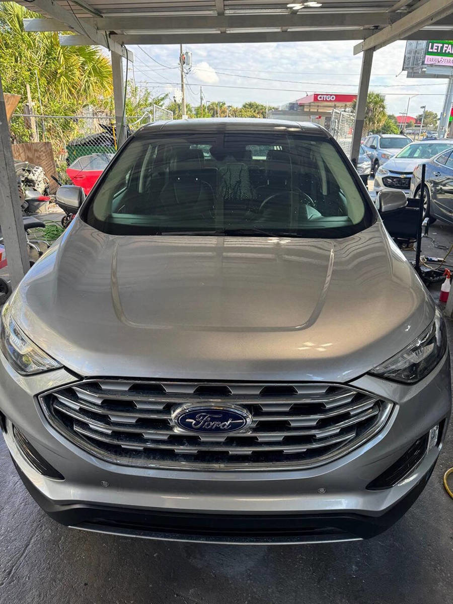 Used 2021 Ford Edge Titanium image 1