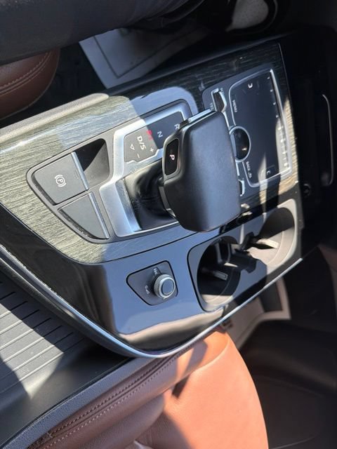 Used 2019 Audi Q7 3.0T Premium w/ Cold Weather Package AWD/4WD image 29