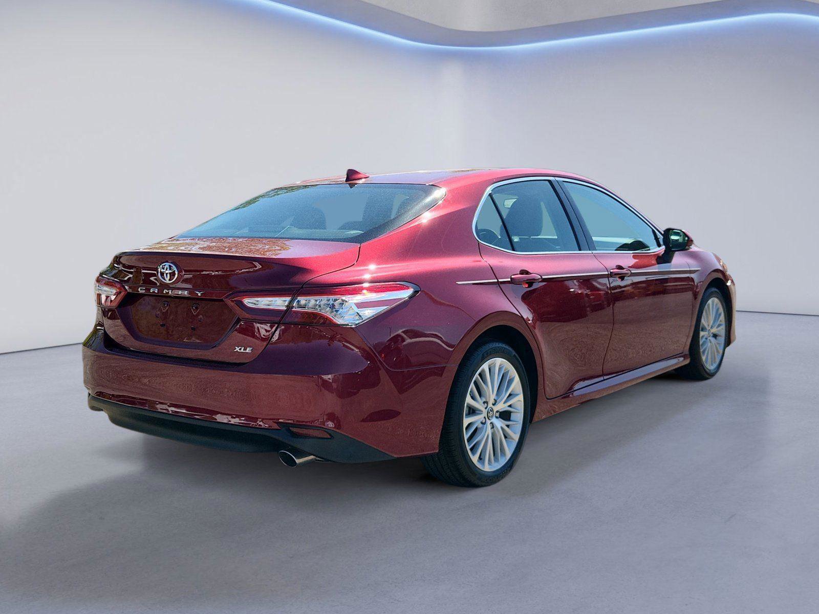 Used 2019 Toyota Camry XLE w/ Navigation Package FWD image 3