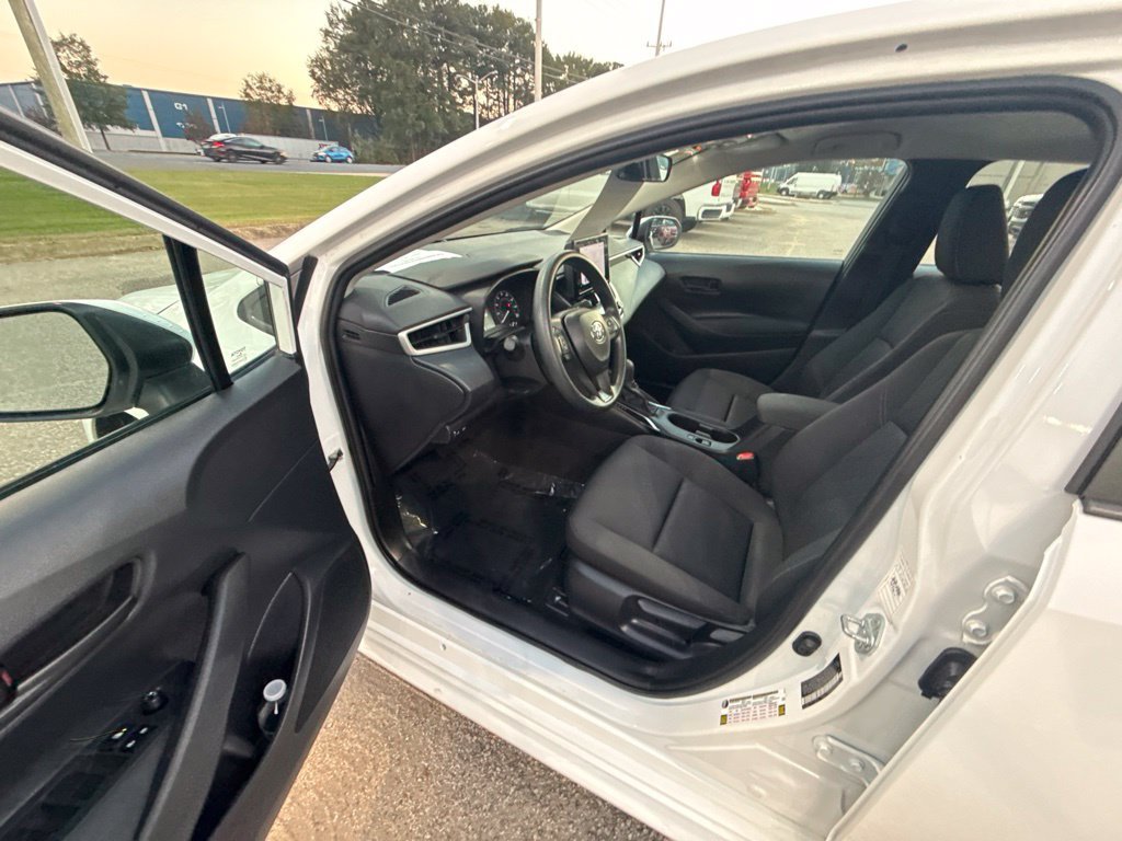 Used 2025 Toyota Corolla LE FWD image 11