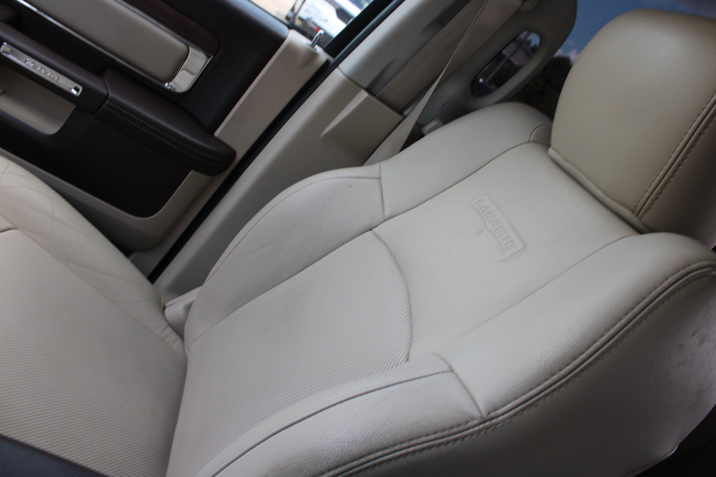 Used 2014 RAM 3500 Laramie w/ Convenience Group RWD image 32