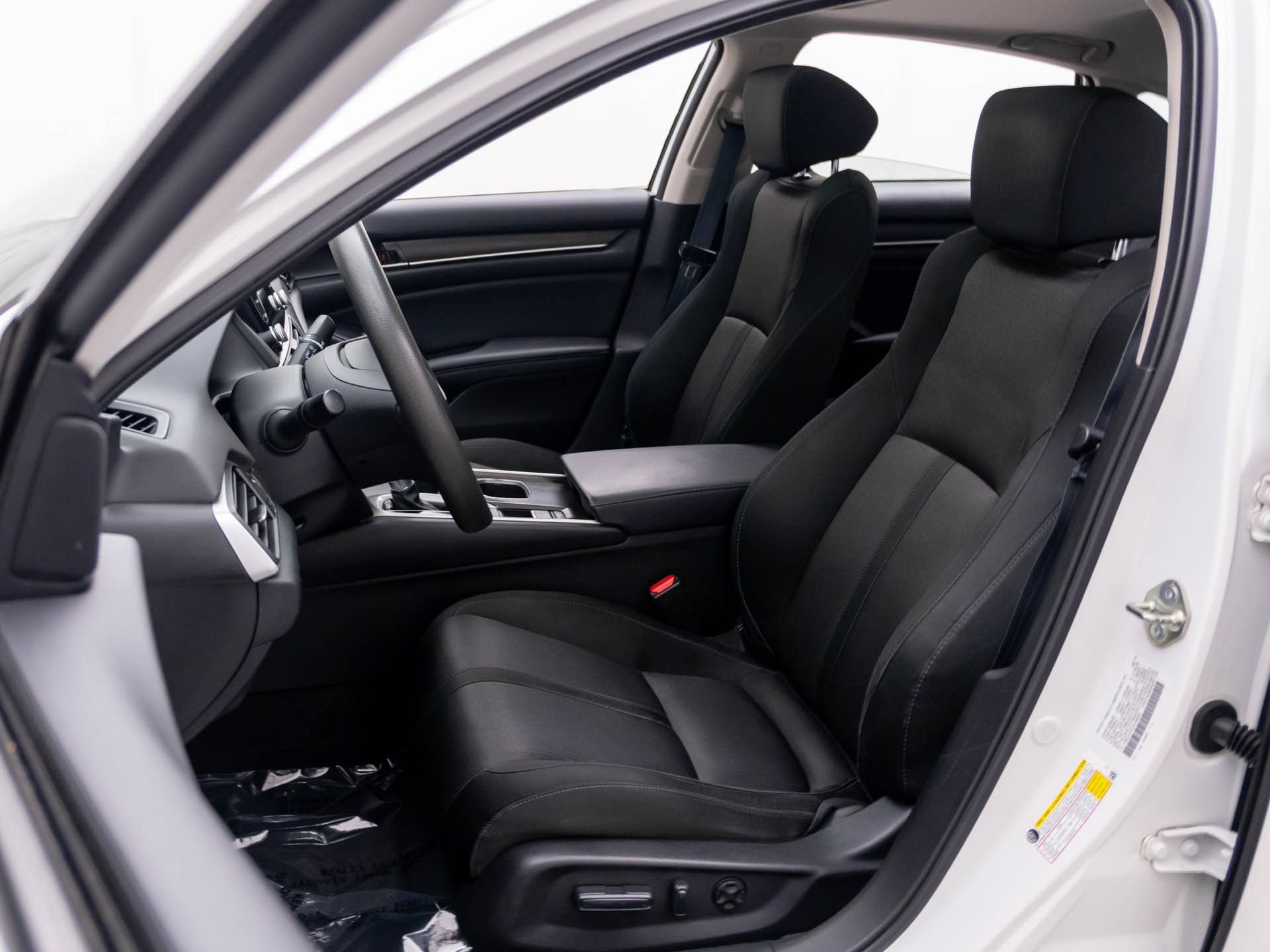 Used 2018 Honda Accord EX image 15