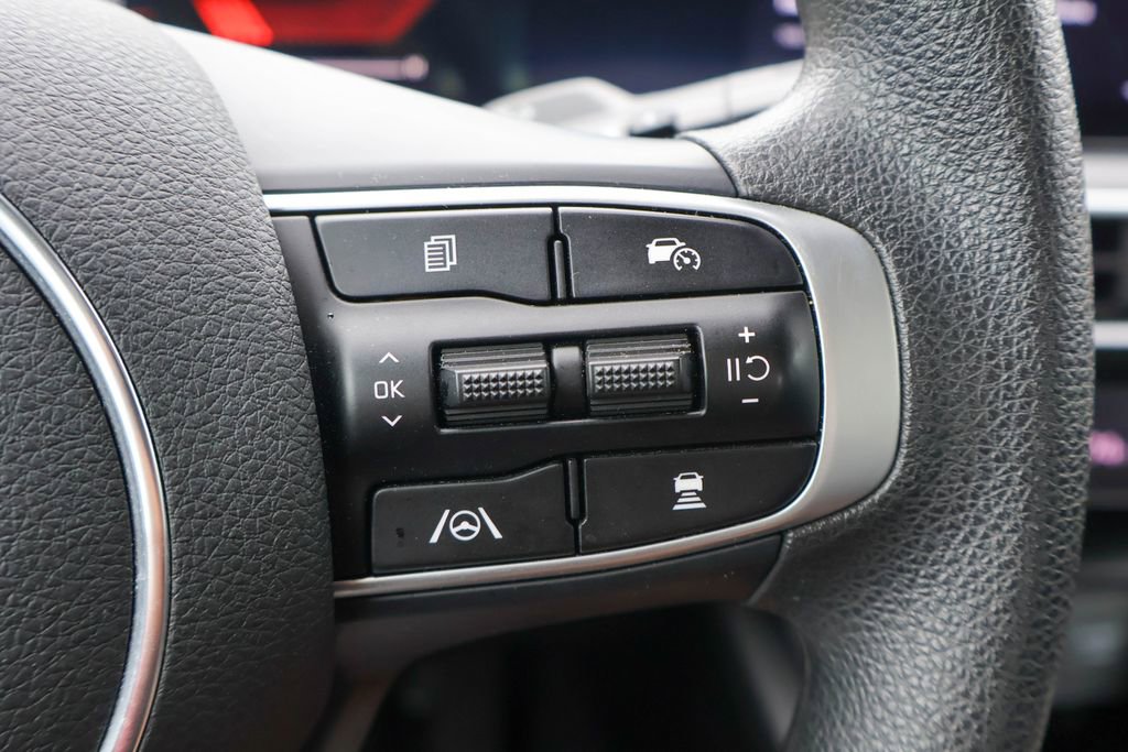 Used 2025 Kia K5 LXS FWD image 13