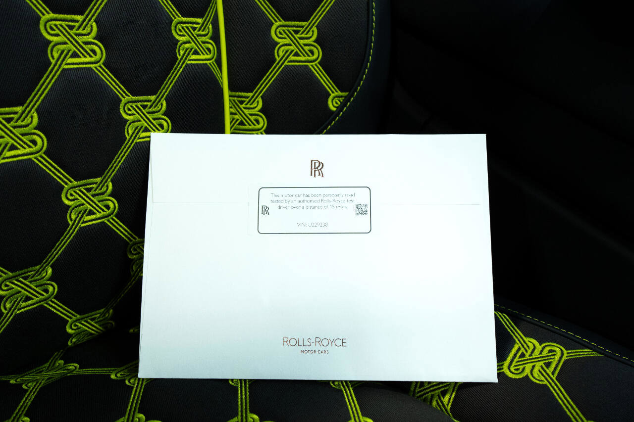 Used 2025 Rolls-Royce Cullinan Black Badge image 37